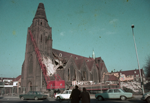 834194 Afbeelding van de sloop van de St. Ludgeruskerk (Amsterdamsestraatweg 575) te Utrecht.